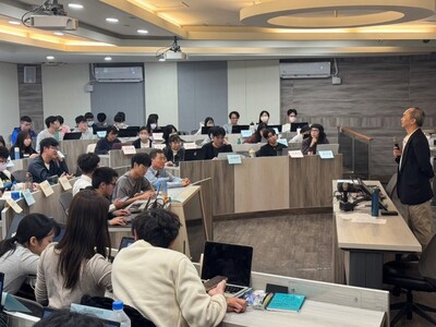 20241219_Seminar_學生認真聆聽梁經理演講