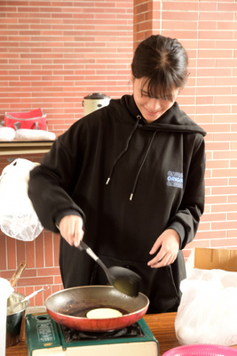 資管週準備餐點中