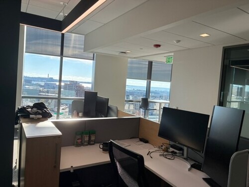 圖四、在Yale 的工作位置，還是跟海灣很有緣圖片